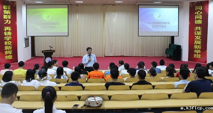 1488249342418153.jpg 王安兴对成功竞聘的学生表示祝贺并提出殷切希望 (海职青年记者团 王小松摄影).jpg